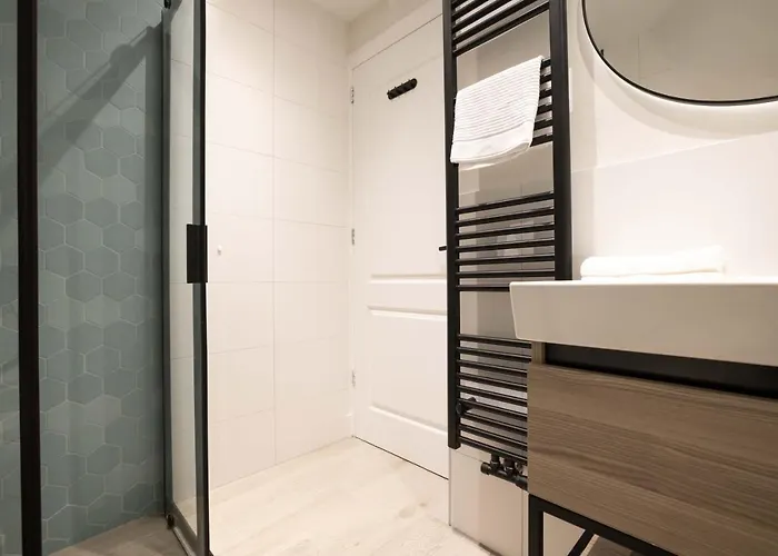 Apartahotel Modern Two Bedroom Close To The