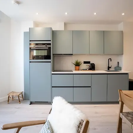 Modern Two Bedroom Close To The アパートホテル デン・ハーグ