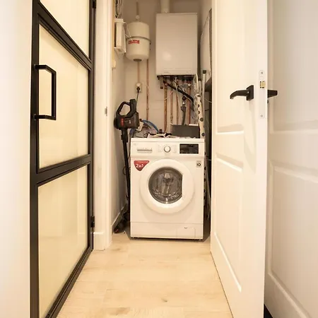 アパートホテル Modern Two Bedroom Close To The