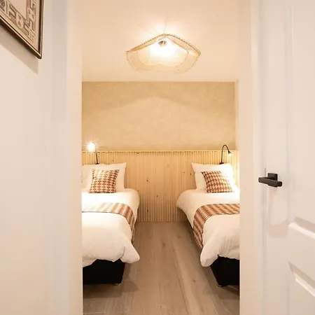 Modern Two Bedroom Close To The デン・ハーグ