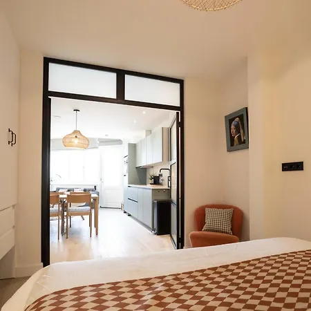 アパートホテル Modern Two Bedroom Close To The デン・ハーグ