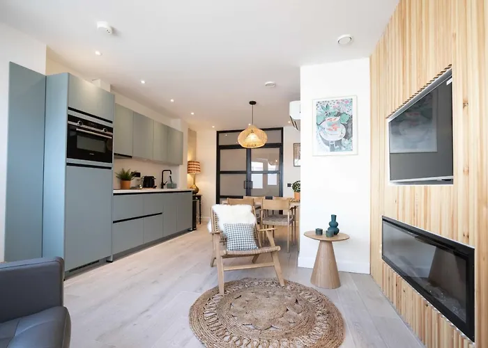 Modern Two Bedroom Close To The 4* Den Haag