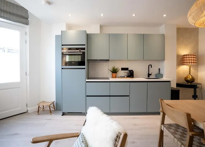 Modern Two Bedroom Close To The Aparthotel Den Haag