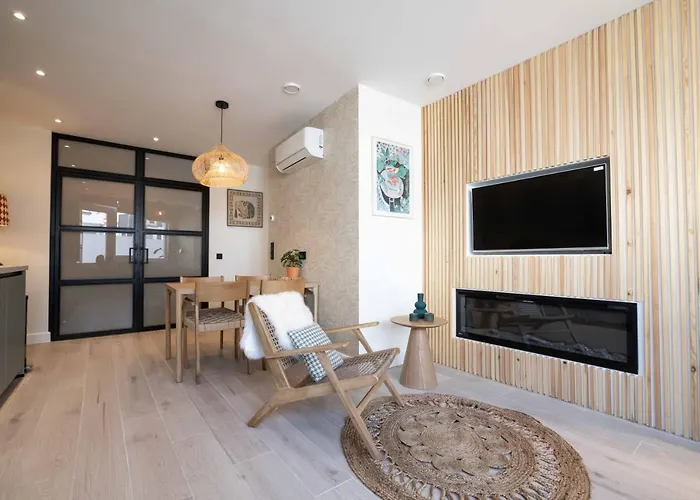 Aparthotel Modern Two Bedroom Close To The 4*