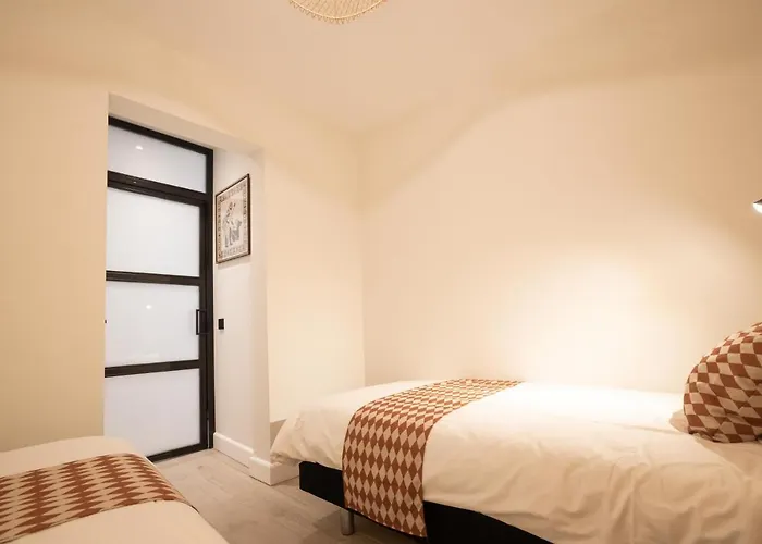 Modern Two Bedroom Close To The 4*