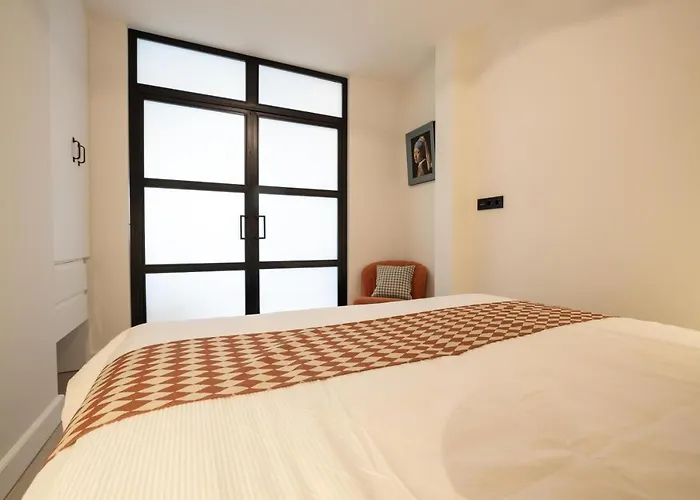 Modern Two Bedroom Close To The 4* Lahey